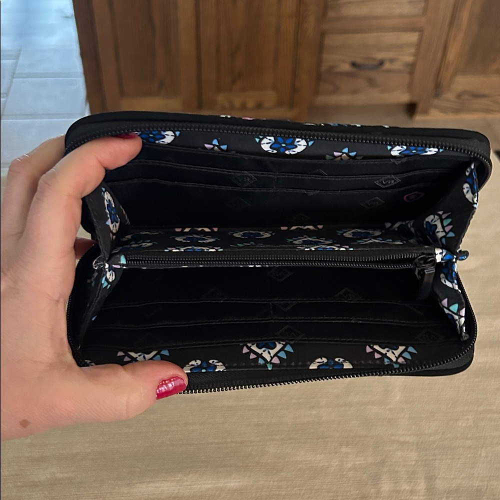 Vera Bradley Bramble Audrey Accordion Wallet Black Floral - Picture 3 of 4
